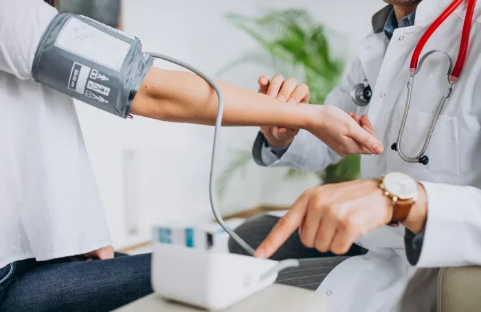 ¿Qué especialista atiende la salud general?